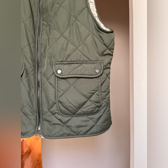 Reversible Vest - Picture 4 of 5